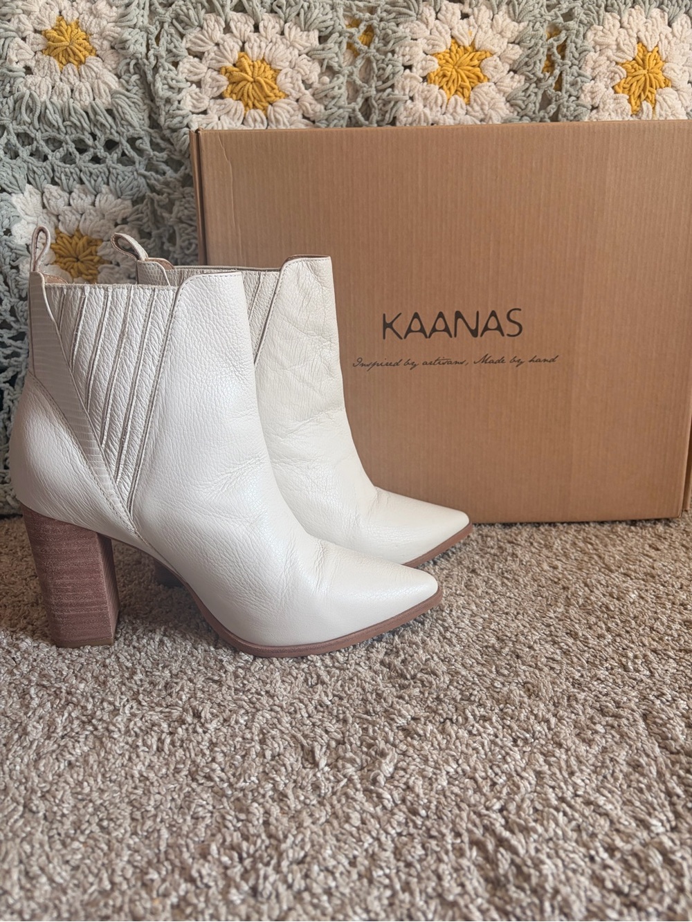 Kaanas White Leather Ankle Booties